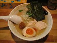 「特製濃厚鶏白湯そば：980円」@濃厚鶏そば 麺屋武一 新橋本店の写真