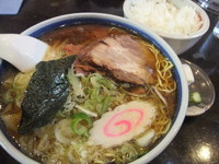 「ワンタンメン800円＋餃子500円＋半ライス150円」@蓬来軒 本店の写真