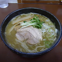 「魚介とんこつラーメン（太麺）＋大盛　750＋100＝850円」@ラーメン ひかりの写真