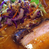 「レッドカレーラーメン+替玉+チャーシュー丼」@らー麺屋 バリバリジョニーの写真