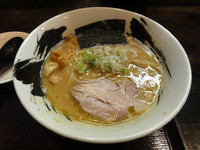 「白鶏醤油らーめん」@麺屋 彩々 昭和町本店の写真