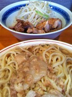 「ラーメン大（700円）ヤサイニンニクチョイアブラ」@豚星。の写真
