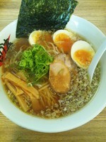 「醤油ラーメン（味玉トッピング）」@らあめん たか嘉の写真