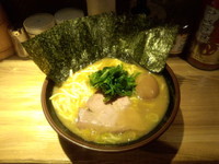 「ラーメン+味玉+海苔増し」@横横家の写真