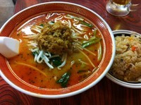 「タンタン麺＋ミニ炒飯　（本日の定食、700円）」@飛龍菜館 本館の写真