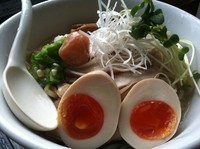 「【限定】特製沖縄の塩冷しそば1000円＋南高梅増し50円」@中華そば 田家 本店の写真