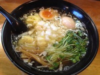 「塩ワンタン麺＋味玉（￥700＋￥100）」@麺や一歩の写真
