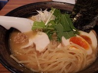 「味玉入り濃厚鶏骨醤油そば」@濃厚鶏そば 麺屋武一 新橋本店の写真
