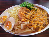 「チャーシューカツのせかつおカレー和え麺（中）＋チーズ＋味玉」@あずさ川らあめん つきの写真