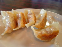 「つき特製手作り餃子 315円」@あずさ川らあめん つきの写真