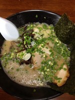 「豚骨らーめん まる　680円」@博多ラーメン とんこつ家の写真