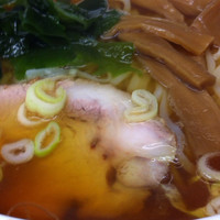 「ラーメン+大盛り+ライス」@中国手打拉麺 馬賊 日暮里店の写真