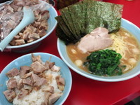 「ラーメン中盛＋のり」@横浜家系ラーメン 武蔵家 千歳烏山店の写真