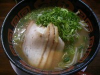 「希望軒とんこつラーメン+替え玉」@希望軒 新宿三丁目店の写真