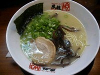 「塩とんこつラーメン(バリカタ)+替え玉(カタ)」@とんこつラーメン博多風龍 新宿東口店の写真