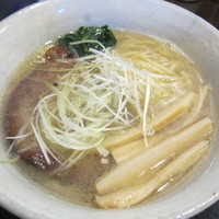 「純塩らぁ麺（７００円）」@麺らいけんの写真