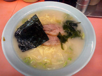 「ラーメン(500円)+チャーシュー丼(250円)」@ラーメンショップ たつみや 麻溝台の写真