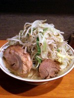 「ラーメン小　麺少な目」@豚星。の写真