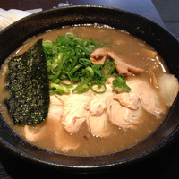 「とんこつラーメン」@ラーメン与七 堅田店の写真