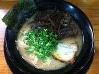 「らーめん 650 + 替玉」@博多長浜らーめん ぼたんの写真