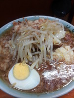 「ラーメン、麺少なめ、ニンニク、野菜、アブラ、生姜タレ」@ラーメン富士丸 板橋南町店の写真