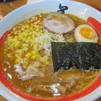 「特選味噌ラーメン（８００円）＋コーン（１００円）」@らあめん美春 柏店の写真