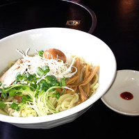 「（夏のおすすめ限定）沖縄の塩冷しそば¥750＋南高梅¥50」@中華そば 田家 本店の写真