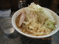 「らーめん大盛ニンニクヤサイ玉ねぎ　￥700」@どっと屋の写真