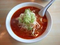 「辛味噌ラーメン 800円（トッピングクーポン野菜）」@ラーメン専門店 くろべぇの写真