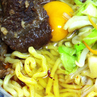 「牛すじラーメン(温ぶっかけ)+大盛り+ライス」@らーめんしょっぷ中吉 綾瀬店の写真