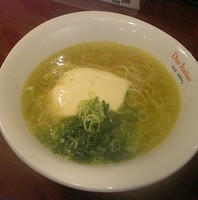 「らぁ麺フロマージュ」@黄金の塩らぁ麺 due Italian 市ヶ谷店の写真