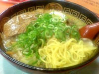 「塩ラーメン（720円），唐揚げ（400円）」@はじめラーメンの写真
