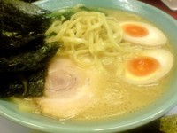 「豚骨醤油ラーメン(690円)+味付き玉子(100円)」@横浜家系ラーメン 松田家 志木店の写真