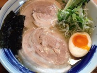 「琥珀そば（塩）＋餃子（770円＋270円）」@自家製麺 琥珀の写真