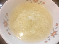 「塩らーめん　「400円」」@ラーメン寺子屋 麺倶楽部の写真