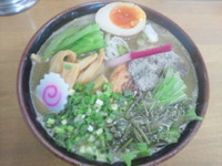 「「２気圧煮干し蕎麦」(豚×鶏×魚三種)(ライト、無化調)」@MENYA 食い味の道有楽の写真