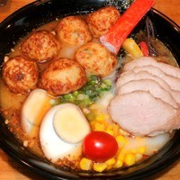 「熊本ラーメンにたこ焼君とチャーシューだぁ～（700円）」@肥後っ子 大石家の写真