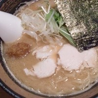 「濃厚鶏骨醤油そば」@濃厚鶏そば 麺屋武一 新橋本店の写真