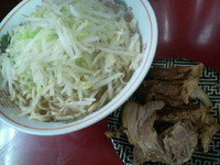 「小ブタラーメン(炙りブタ) ニンニク少し」@ラーメン二郎 相模大野店の写真