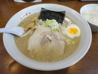 「らーめん（源太）（６４０円）+大盛（８０円）」@らーめん源太 駅前館の写真