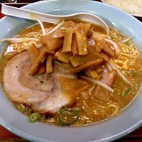 「みそラーメン　６００えん+トッピング　１００えん」@ニューラーメンショップ 大宮東口店の写真