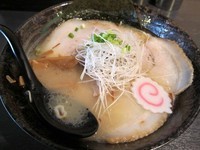 「塩らーめんチャーシュウトッピング」@旭川ラーメン すがわら 原宿店の写真