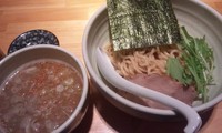 「梅と鰹のしおつけめん＋麦酒」@○心厨房の写真