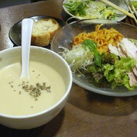 「とまととバジルの冷やしつけめん」@ら〜麺 もぐやの写真