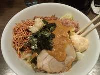 「冷やしまぜそば(ニンニク少なめ)」@ジャンクガレッジ 東京ラーメンストリートの写真