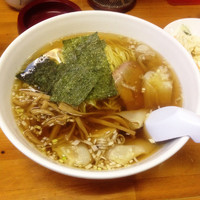 「ワンタンメン￥６５０＋レモンサワー（×２）」@玉鉉ラーメンの写真