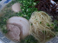「ネギラーメン＋味玉（７５０円）」@博多長浜らあめん 風来坊の写真