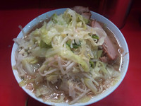 「小ラーメン（ヤサイ＋ニンニク）￥650」@ラーメン二郎 三田本店の写真