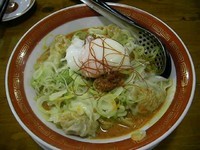 「汁なし坦々麺(雲呑入り)+よだれ鶏」@広州市場 新宿東口店の写真