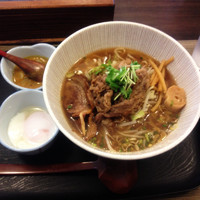 「肉そば（並）＋温玉＋カレーの素￥８８０」@麺 ten しばふの写真